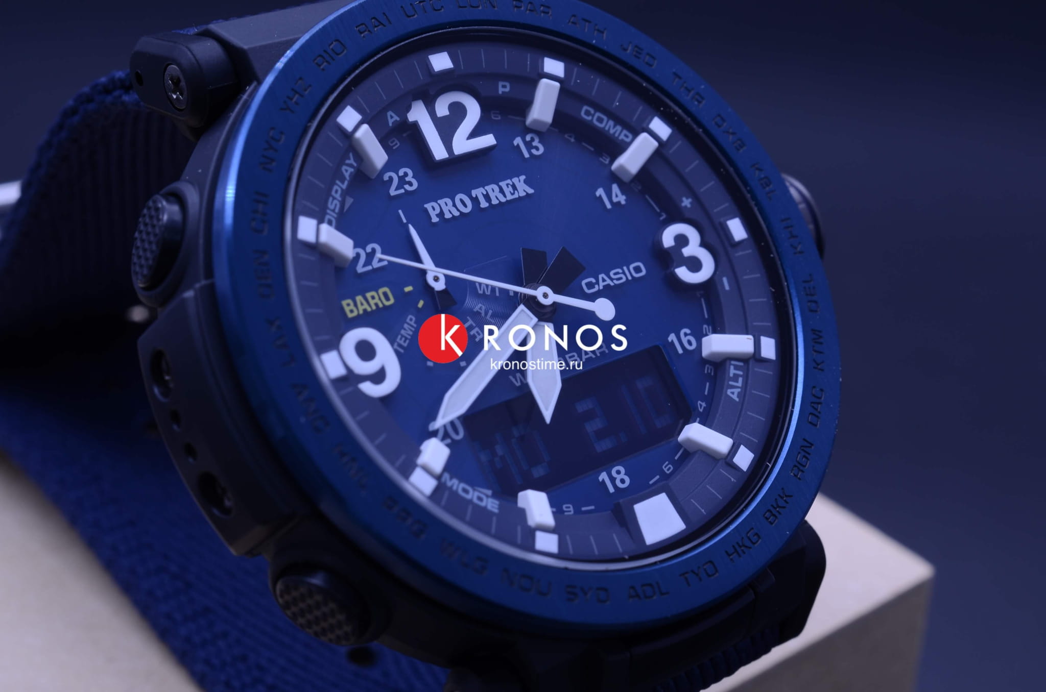 Casio PRG-600YB-2ER мужские часы застежка крупным планом